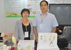 Liu Xiujun and Li Jingqing of Hebei Lianxing Jia Yao Agricultural Science and Technology Co., Ltd. The company is located in Hebei province, near Beijing, and specialises in the production of chicory.