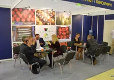 Consorfrut SL from Spain was founded in 2000 to be able to meet the increasing demand from Eastern Europe. At the moment the consortium comprises the Spanish production companies MURGIVERDE SCA , FRUTAS HNOS . ESPAX S.L. , S.A.T. FRUTSOL , ALBENFRUIT S.L. and CITRIMED SL , as well as Argentine company Argenti Lemon SA.