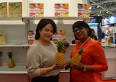 Jardin de St Julien Ltd exports pineapple, passion fruit and tarragon from Mauritius. Right Savy Ramburrun, left Elena Gorlevaya of Fruit Queen from Barendrecht.