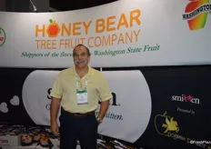 Roy Vespier from Honey Bear Tree Fruit Company talked about the year-round program with the Smitten apple. Imported from New Zealand, but also grown in Washington state.