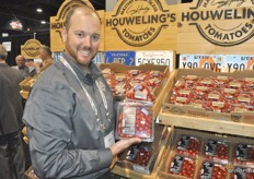 David Bell from Houwelings holds Houweling’s signature selections. A premium line tomato they can offer next tot heir standard line.