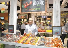 Jim DiMenna from Red Sun Farms presents the organic line of peppers from Mexico and the organic tomatoes with new packaging.