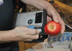 F-750 from Felix Instruments measures dry matter in apple