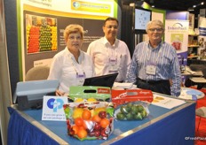 Also in the stand Yaniv Cohen from Hadiklaim Bev Ferguson, Mohsin Masud and Roy Ferguson from Chantler Packaging promoting the PrimePro and Enduropouch.