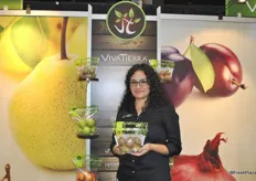 Mary Coffee from Viva Tierra with the new organic kiwi from Italy