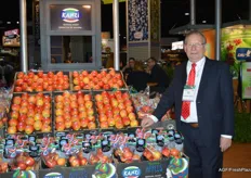 Arjen Stolk in the CMI stand with Kanzi® apples, Fruitmasters distributes these in the Netherlands.