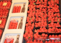 Nice combination: alcohol and strawberries.