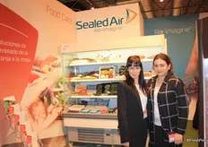 The ladies of Sealed Air. On the left: Vanessa Guerrero and her colleague.