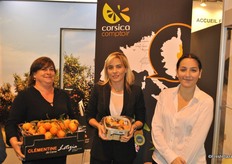 The team of Corsica Comptoir selling clementines from Corsica. The production started and goes to Europe.