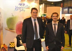 Olivier Maugeais and Fabien Bessonnet from Pom Evasion promoting their apples from now on by the brand. Henriette Jolly is for the French and Spanish market and for the other markets they use Select Fruit.