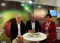 Carlos Zamorano Macchiavello from both Provid and the Peruvian Asparagus & Vegetables Institute, Arturo Medina Castro and Leylha Rebaza García from Provid, at the Peruvian booth.
