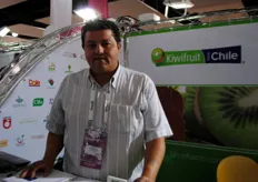 Cristian Gonzalez of the Comite del Kiwi.