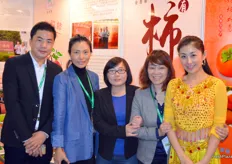 The team of Jintaihua Agriculture Products with Liu Jing Le, the general manager, Ou Yang, Judy Pang of Qingdao O'natur Bio-Tech, Wangqi and Guoya. Jintaihua produces kaki fruit under the TaKxa brand