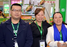 Zhou Yun, Li Xiaohua and Huang Yaxin of the kiwi orchard Xiang Bahu