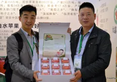 Andy Hu of MadeforGoods together with Lu Wang Feng of Shanghai Ha Jing Huie Commerce. They are presenting Ha Jing Huie's organic apples. MadeforGoods is a Chinese traceability and anti-counterfeiting service provider