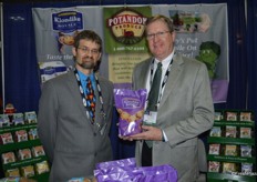 Ralph Schwartz and Glen Reynolds with Potandon Produce showing Klondike Royale potatoes.