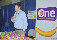 William Sheridan with One Banana talking to show attendees.
