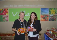 Meredith Reilly and Helen Aquino with Village Farms showing true rebel and heavenly tomatoes.