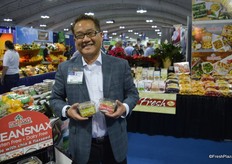 Kenny Kataoka with Melissa's showing the latest product introduction: cleansnax.