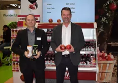 Tom Hazelof from Wonderful Pistachios and Almonds (left) and Gerhard Leodolter from Pom Wonderful (right) show their respective products.
