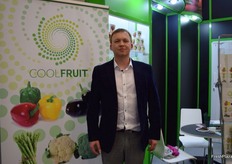 Sales Director for Cool Fruit Sp. z.o.o, Andrzej Mierzejewski showcasing their range of fruits and vegetables.