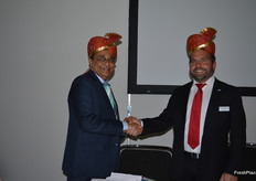 Capespan acquired a 35% stake in Indian company Yupaa, the official announcement was made at Fruit Logisitca. Ambrish Karvat, Chairman of Yupaa pictured here with Johan Dique, Managing Director of Capespan.