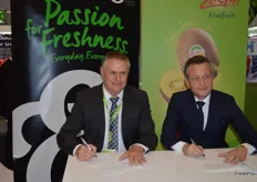 Zespri and T&G signed an MOU at the fair, T&G will market Zespri's Kiwis in Thailand, Cambodia, Myanmar and Laos in the 2016 season. Zespri Chairman Peter McBride and BayWa Chief Executive Professor Klaus Josef Lutz signed the MOU.