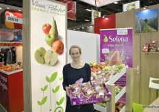 Bettina Martin from Vieuw Pointet promoting the Selena pear