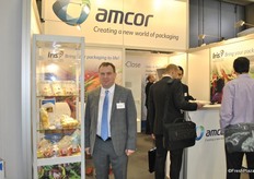 Russell Granville from Amcor promotes the Pushpop, a bag easy to open and you have straight a handy “cup”, very handy for example for tomatoes. Also they have the rotect Valve a bag which contains vegetables and you can cook it in the microwave.