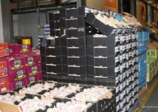 Garlic on display at the Antonello Produce store (13 and 15).