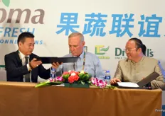 Signing ceremony of the JV between Lantao, Pagoda and Mission Produce. On the photo are John Wang, Lantao, Steve Barnard, Mission Produce and Yu Hui Yong, Pagoda