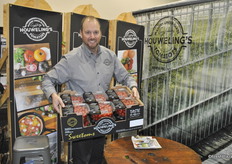 David Bell from Houwelings showing the topsealed Sweetoms