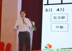 Simon Yang gives a lectures about his company Qingdao Sinagro Import & Export. The company has a large network across China and connects growers to packing houses, logistic companies and import and export companies.