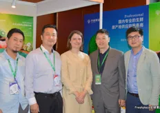 Jia Bo Feng of Qifeng Fruit, Mr Qi Feng, founder and General Manager of Qifeng Fruit, Anouk of Freshplaza China, Jin Han of Sinclair and Nemo Lee of Qifeng Fruit. Qifeng Fruit produces a prominent kiwi brand in China.