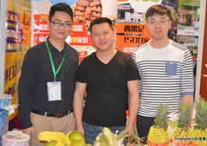 Fruit Seeker is a fruit trading company. The company is presented by Qian Lin, sales manager, Huang Xin Hua and Liu Jian.
