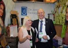 De Jong Packaging started lasted year on the British market. On the picture Jane Gurham and Arie Barendregt