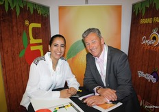 Esra Soyleyen of the Turkish company Aksun in conversation with Tim Brill of Univeg UK