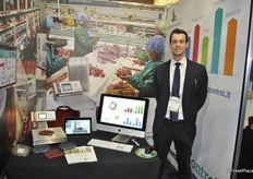 Philipp Merandell from Top Control. The company is focuussing on the new grape season. They are improving the technology: scale better, hardware, structure and software. With the fotware they change layout of the display, which makes it easir for the worker and to show real-time date of the packing process in the packing house.