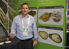 Gal Wollach from R.O.P., the company developed a new bag especially for the avocadoes.