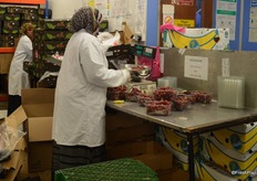 A special visit to Prescott Thomas for a look at what they do. Peter Thomas owner of the company buys all his produce from the market and repacks it before selling it on.