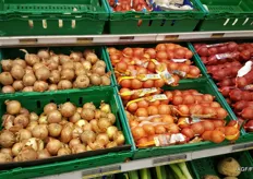 Onions, loose or in small packaging