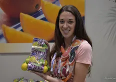 Joan Wickham with Sunkist showing a lemon-lime combo bag that is a partnership with Earth Source Trading.