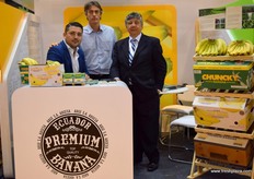 Hugo Galarza from Premium Banana with customers. Ecuadorian producer of Cavendish bananas.