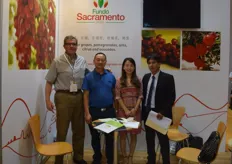 Fundo Sacramento’s booth was visited by Chinese company Chong Qing Ting: Lu Dao Yong and Linda Shou. Rodolfo Pacheco and Jose Carrillo are managers of this Peruvian grape producer.