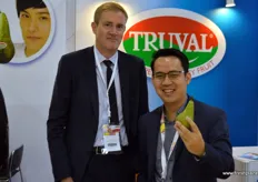 Marc Evrard is Commercial Director at Truval. To the right is Tai Seng Yee, Executive Director at Zenxin Organic; a Singaporean importer of, among other products, Conference pears.