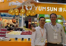 Cobby Lin of Yumsun together with Alejandro Riquelme of Miko Chile