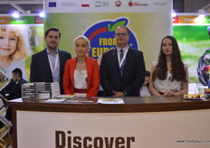 Marcin Stasiak at Bi Colored Apples.