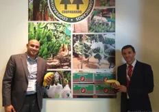 Coopabando, is an exporter and cooperation of bananas. On the left José Bernard, commercial manager from the company. They export bananas from the brand BanAmour. Importand export country is Spain, but the bananas are also traded to other European countries.