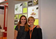 Thaïs Mees, left, and Nele van Avermaet, the new face for Vlam for the promotion of fruits and vegetables.