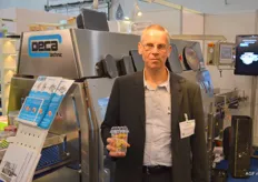 Deca Technic, Luc de Boeck is a supplier of filling machines and debunchers. Luc shows the Maya snack tomato cup of BelOrta.